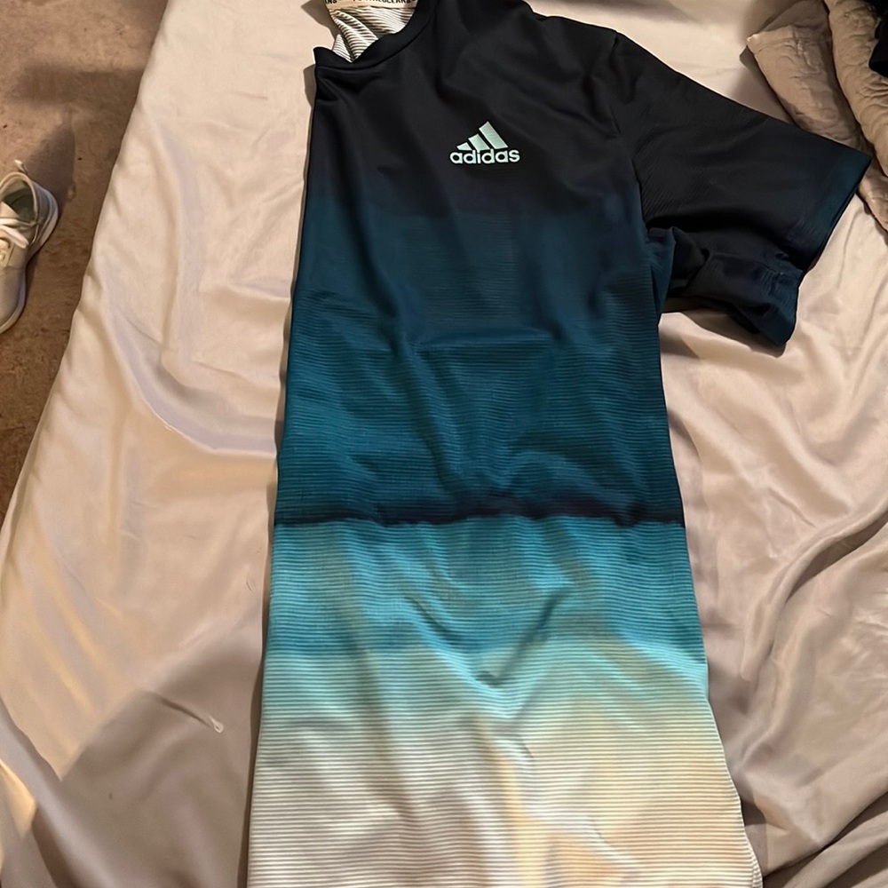 Men’s XL adidas shirt.